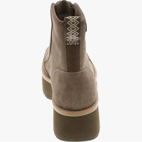 UGG Brown Platform Ankle Boots with Chunky Sole - Picture 2 of 4